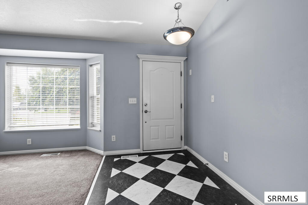 4225 Birchwood Circle Property Photo 3