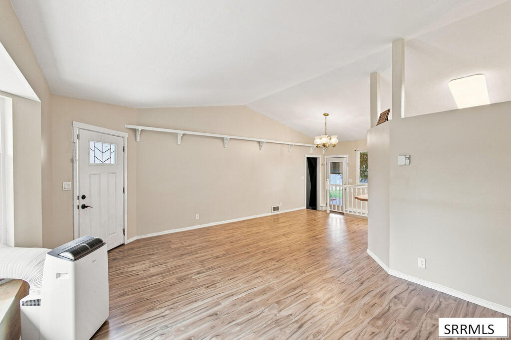 5150 Dorian Avenue Property Photo 6
