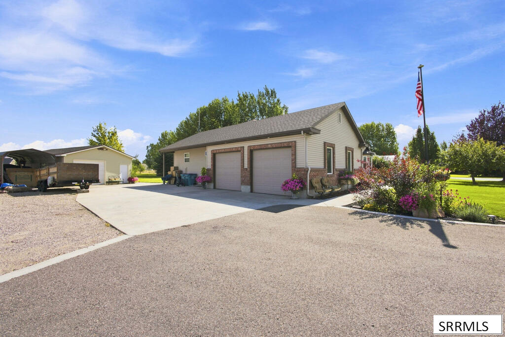 3939 154 N Property Photo 8