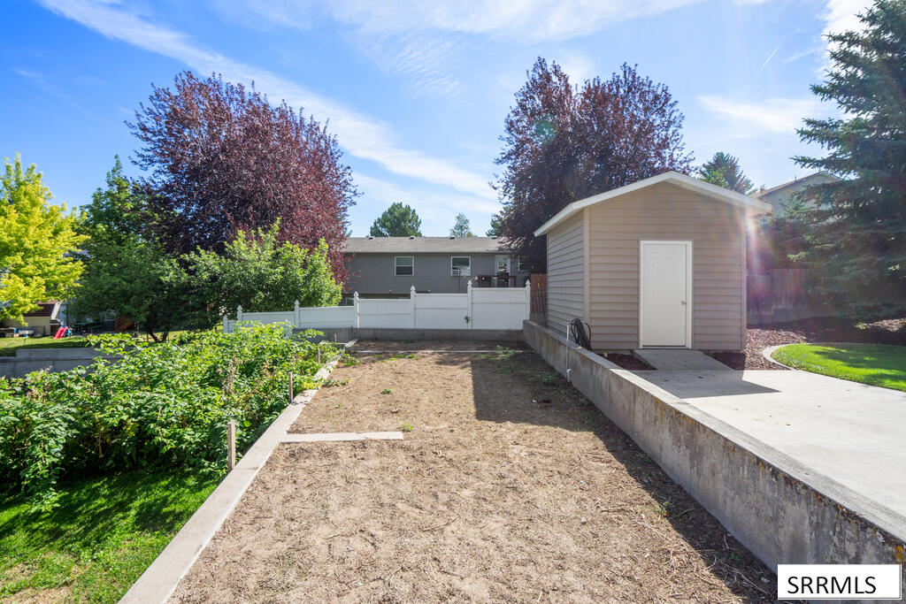 475 Linden Avenue Property Photo 8