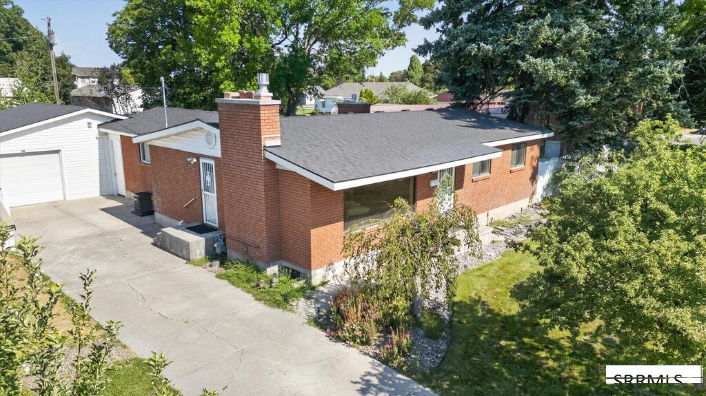 575 S Adams Street Property Photo 3