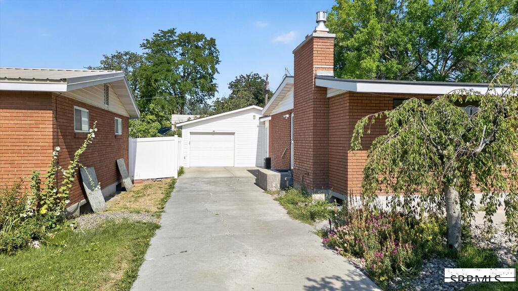575 S Adams Street Property Photo 4