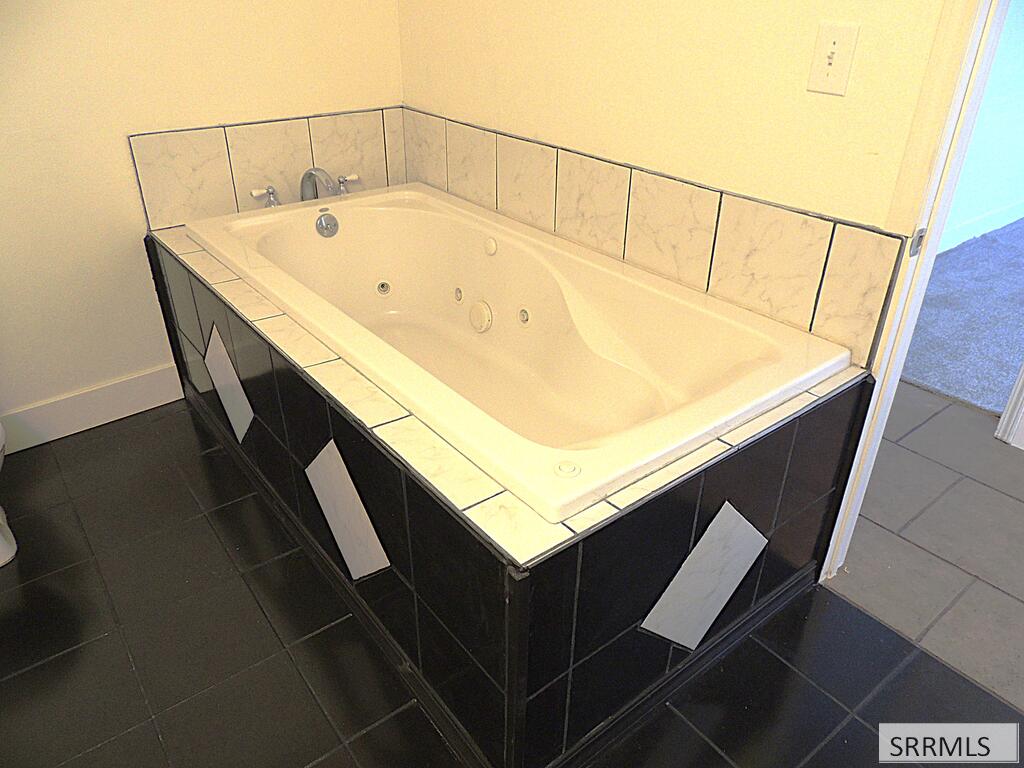 25 W 7th Street Property Photo 21