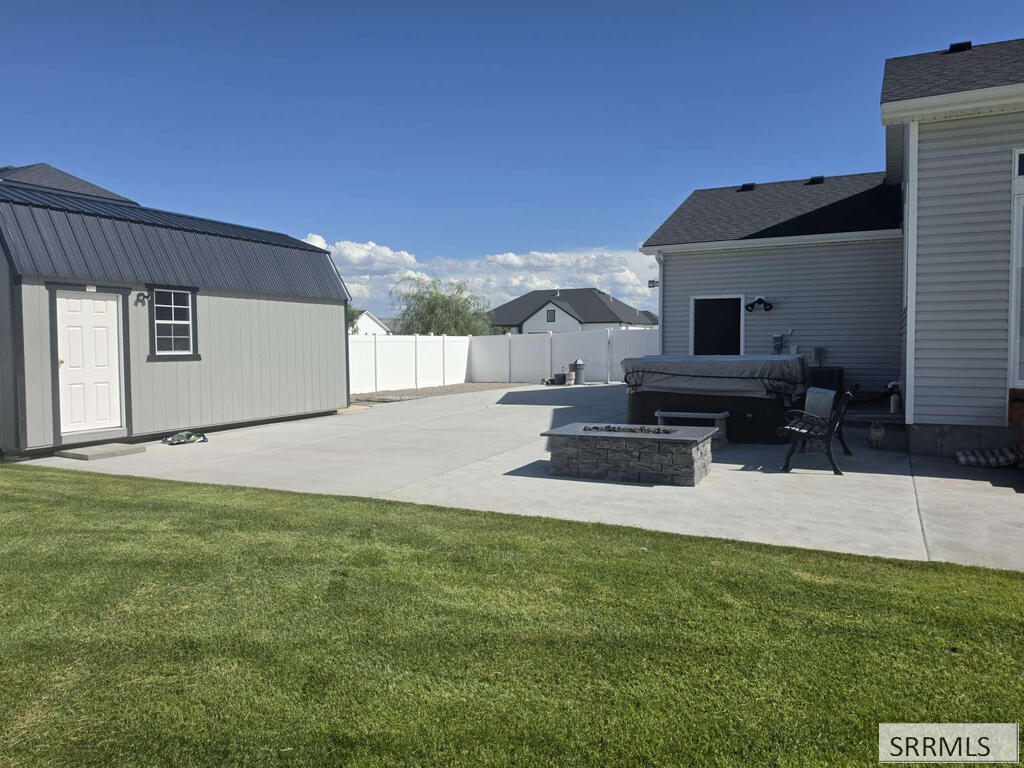 5059 E Allcott Drive Property Photo 3