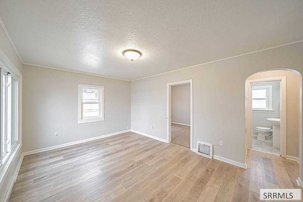 465 3rd Street Property Photo 2