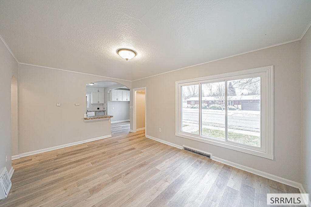 465 3rd Street Property Photo 3