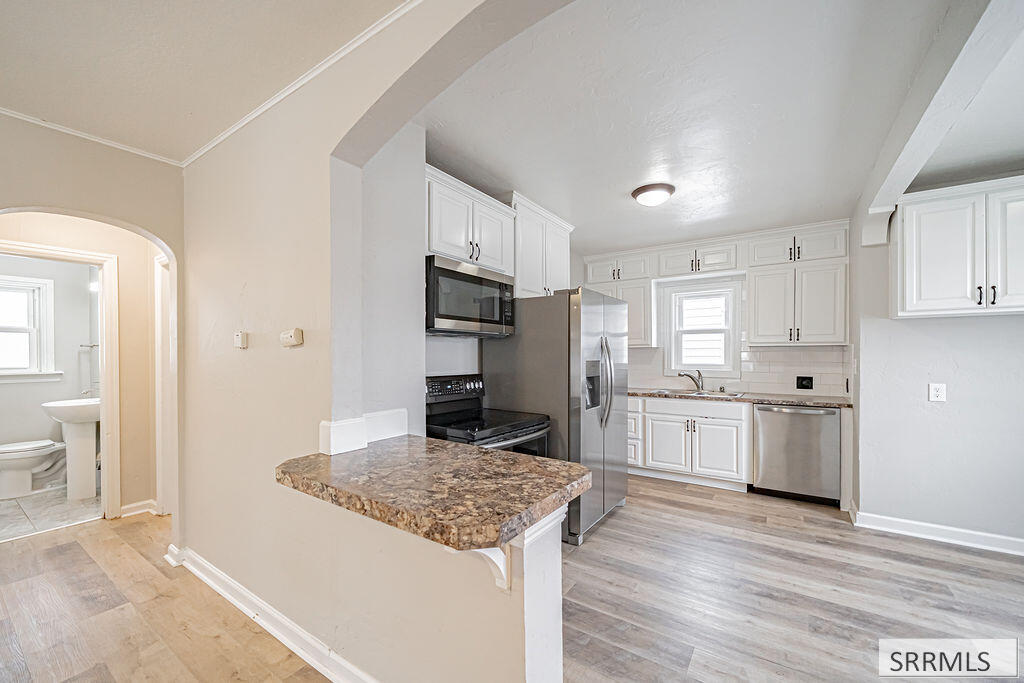 465 3rd Street Property Photo 4