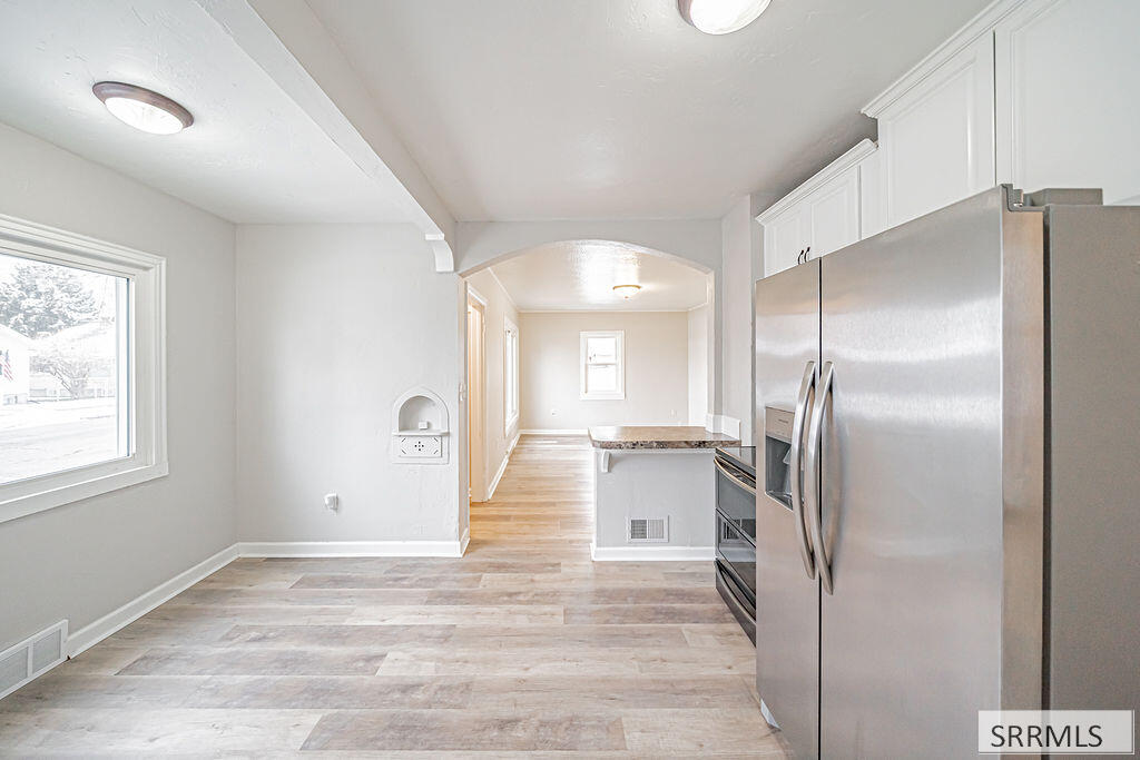 465 3rd Street Property Photo 5