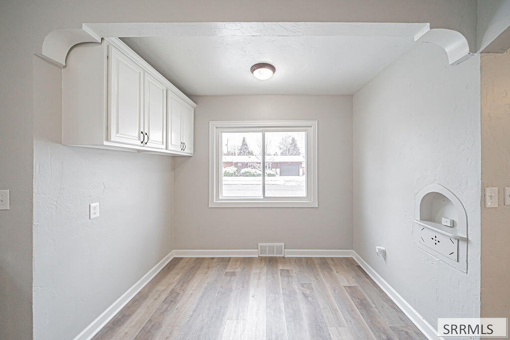 465 3rd Street Property Photo 6