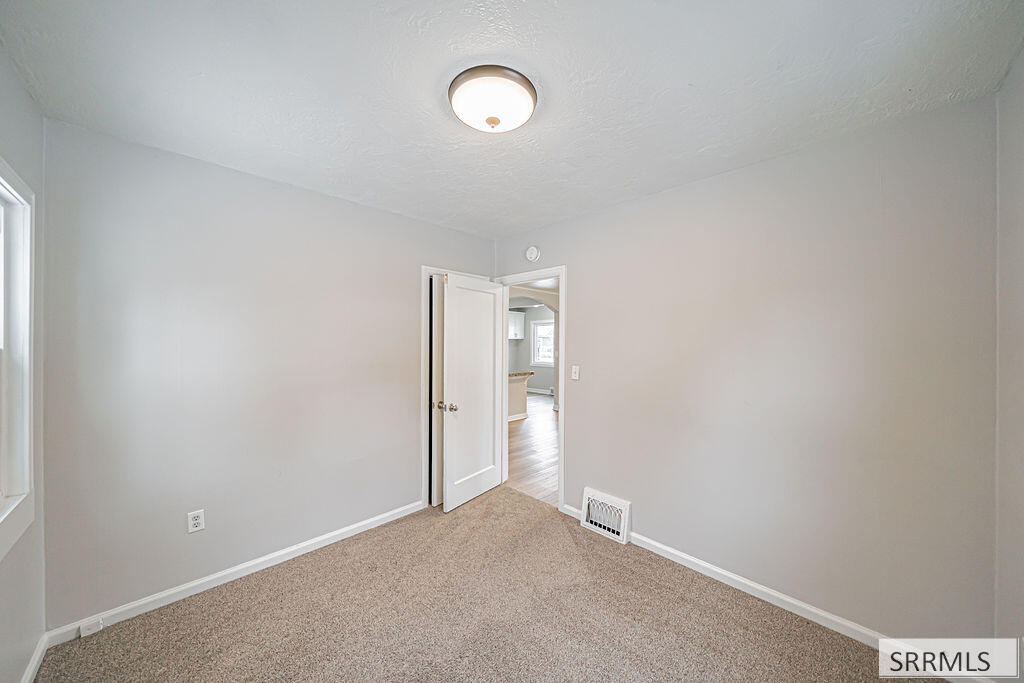 465 3rd Street Property Photo 7