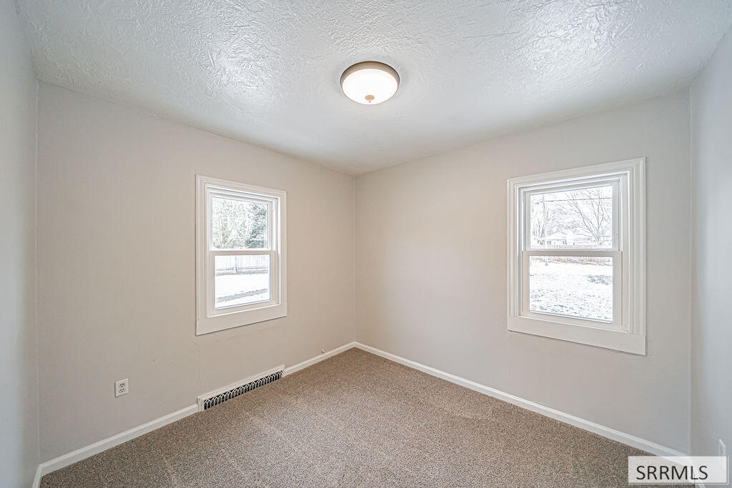 465 3rd Street Property Photo 9