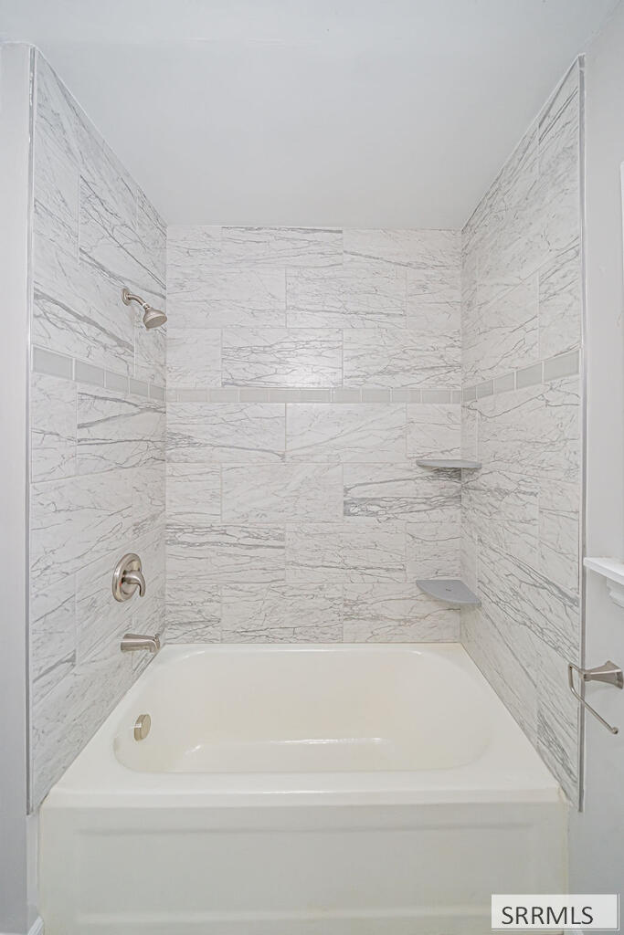 465 3rd Street Property Photo 11