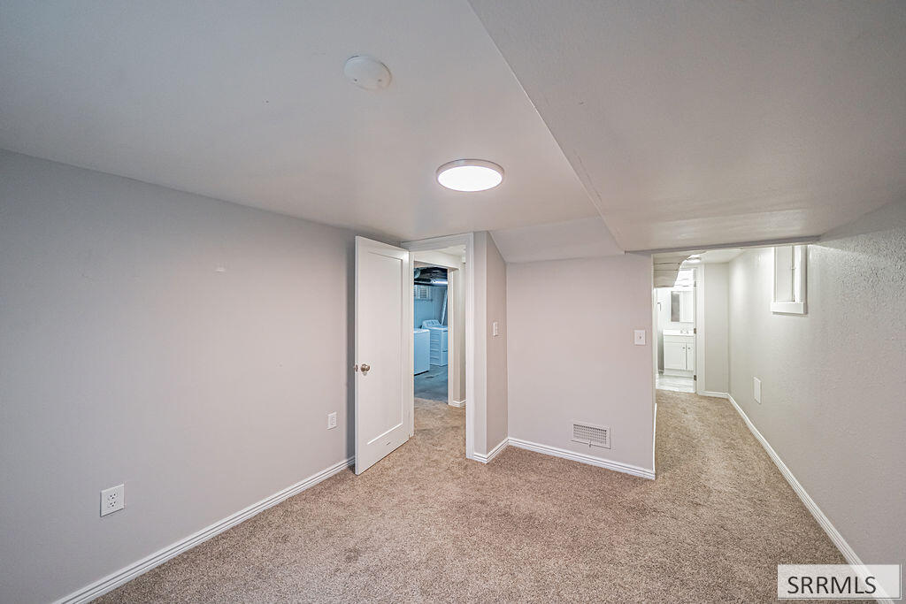 465 3rd Street Property Photo 13