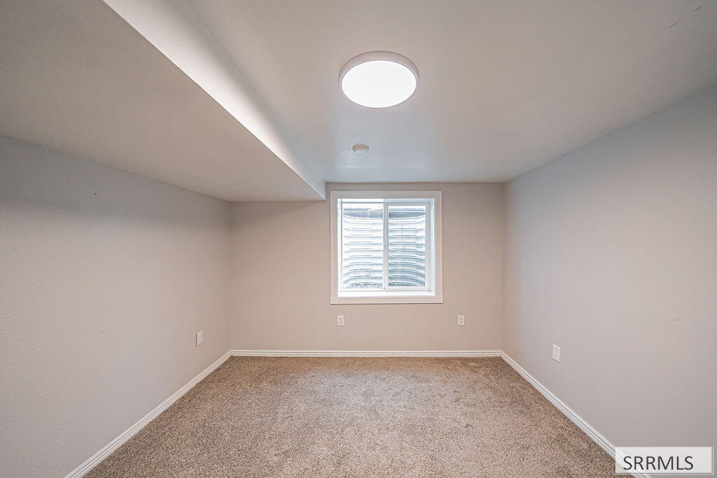 465 3rd Street Property Photo 14