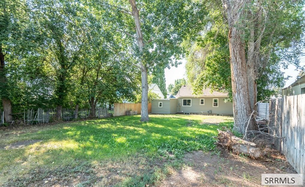 465 3rd Street Property Photo 18