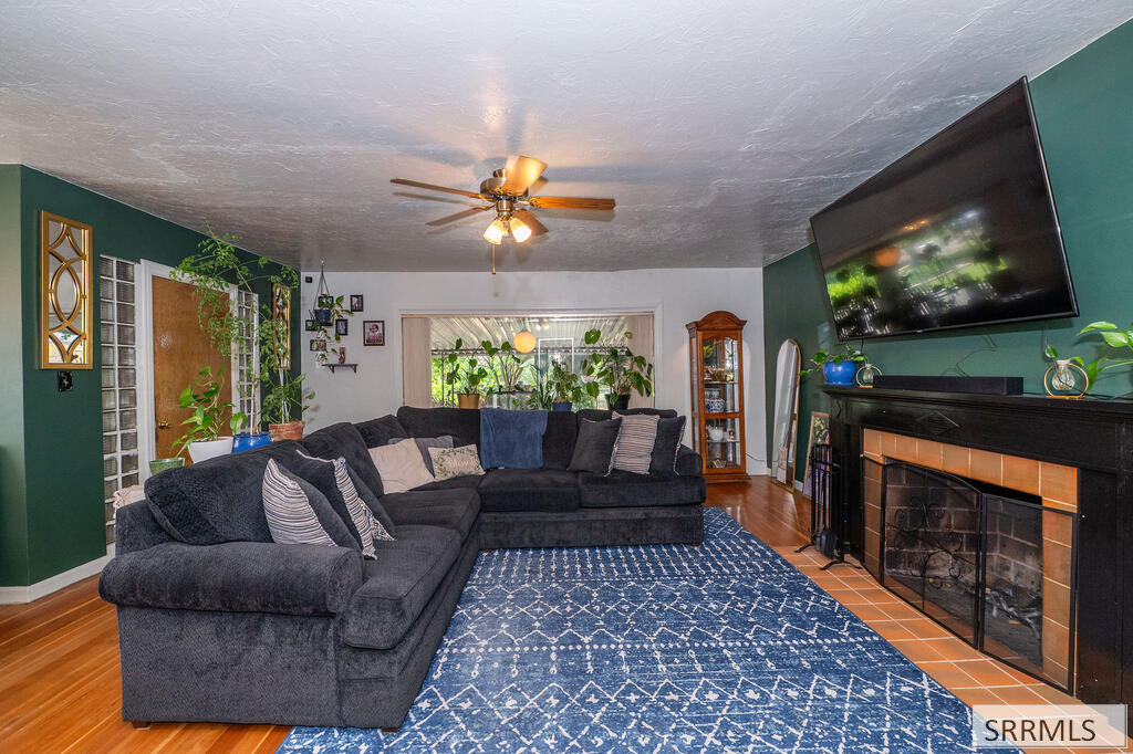 130 S 1st E Property Photo 5