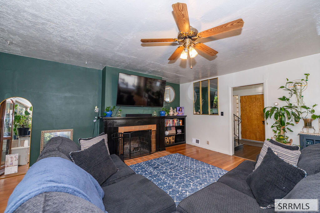 130 S 1st E Property Photo 8