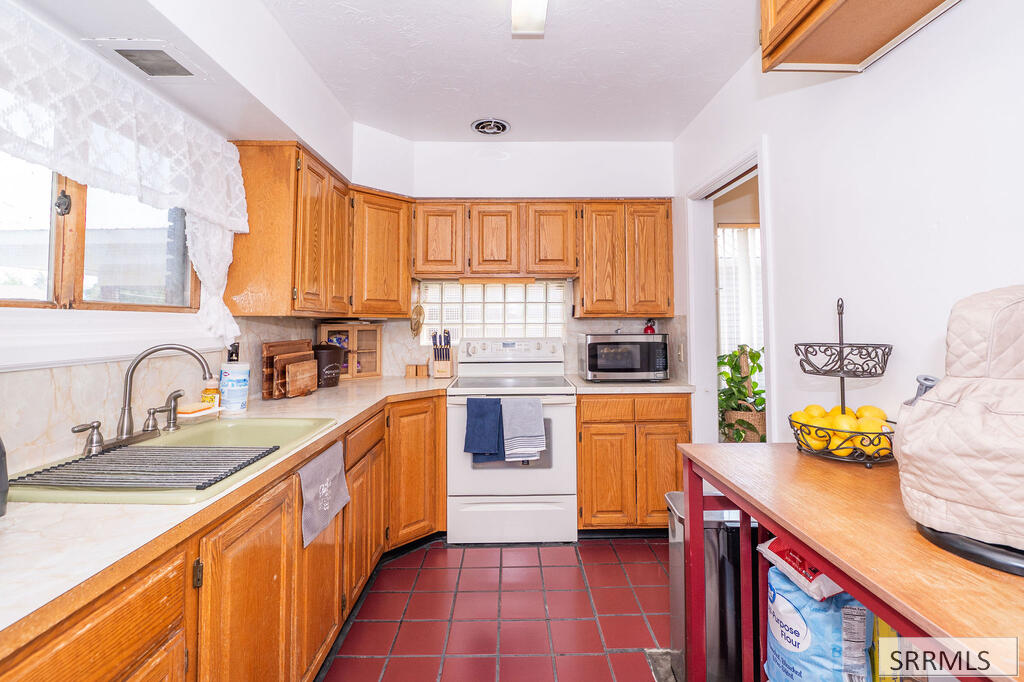 130 S 1st E Property Photo 10