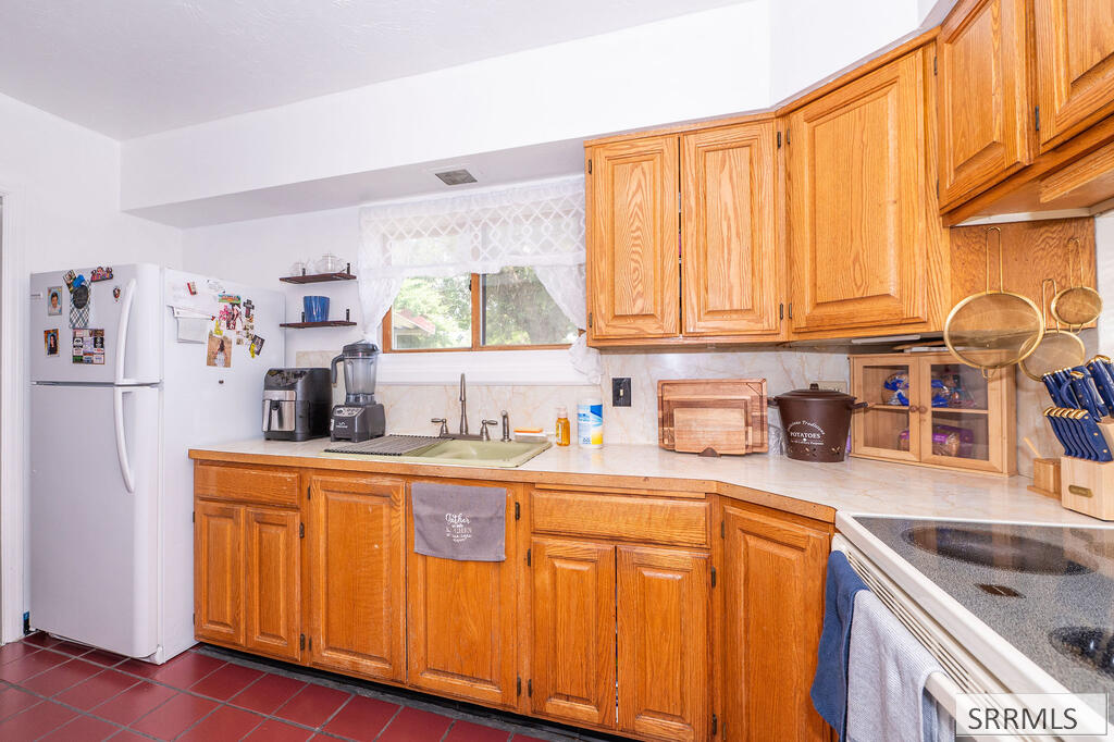 130 S 1st E Property Photo 12