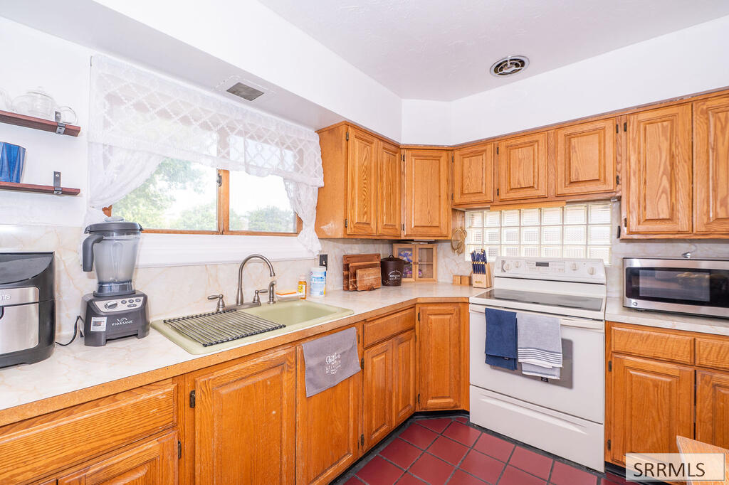 130 S 1st E Property Photo 14