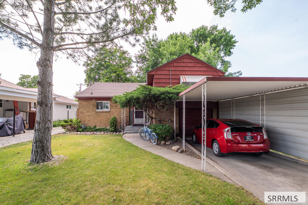 130 S 1st E Property Photo 43