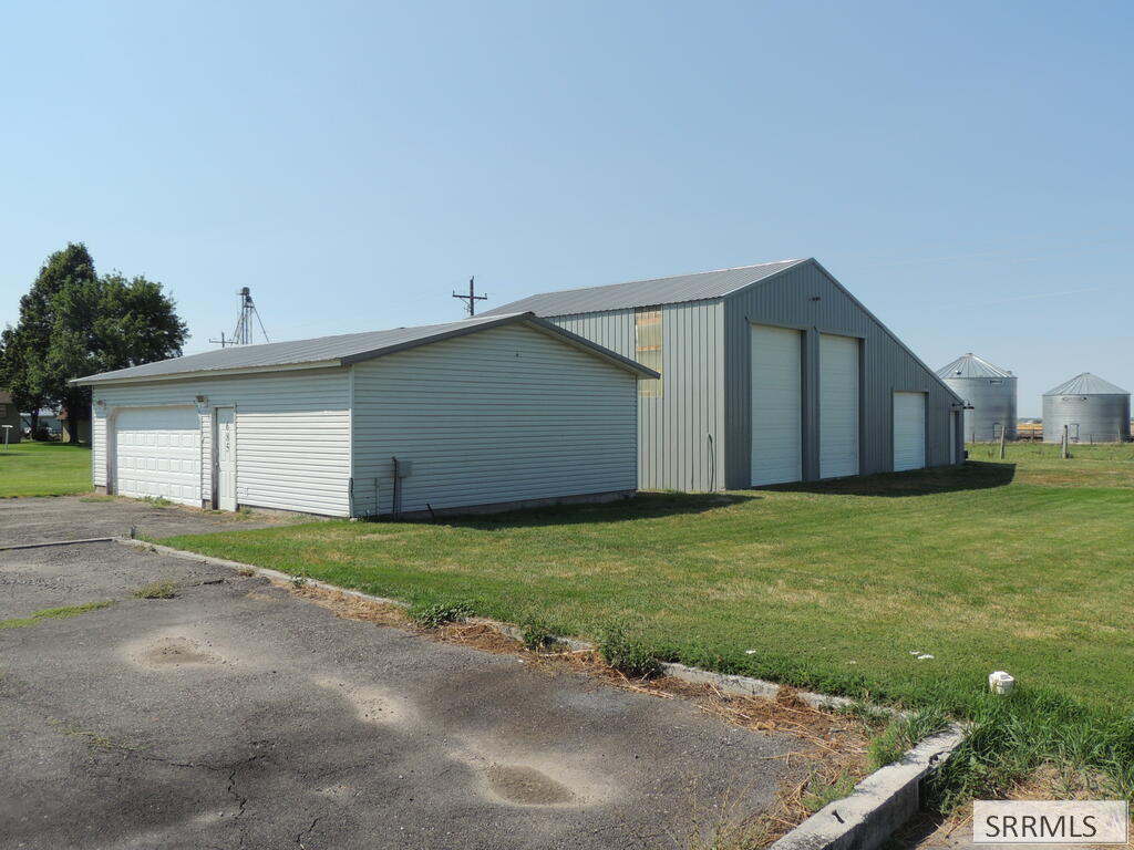 685 Main Street Property Photo 1