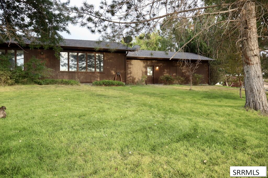 151 E 5600 N Property Photo 11