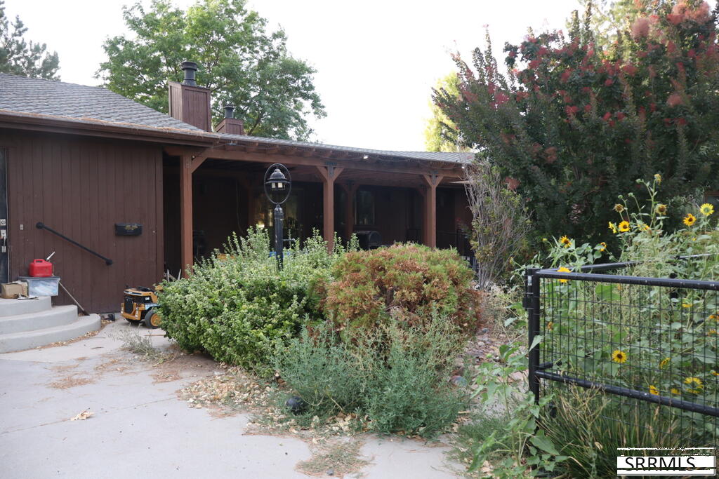 151 E 5600 N Property Photo 16