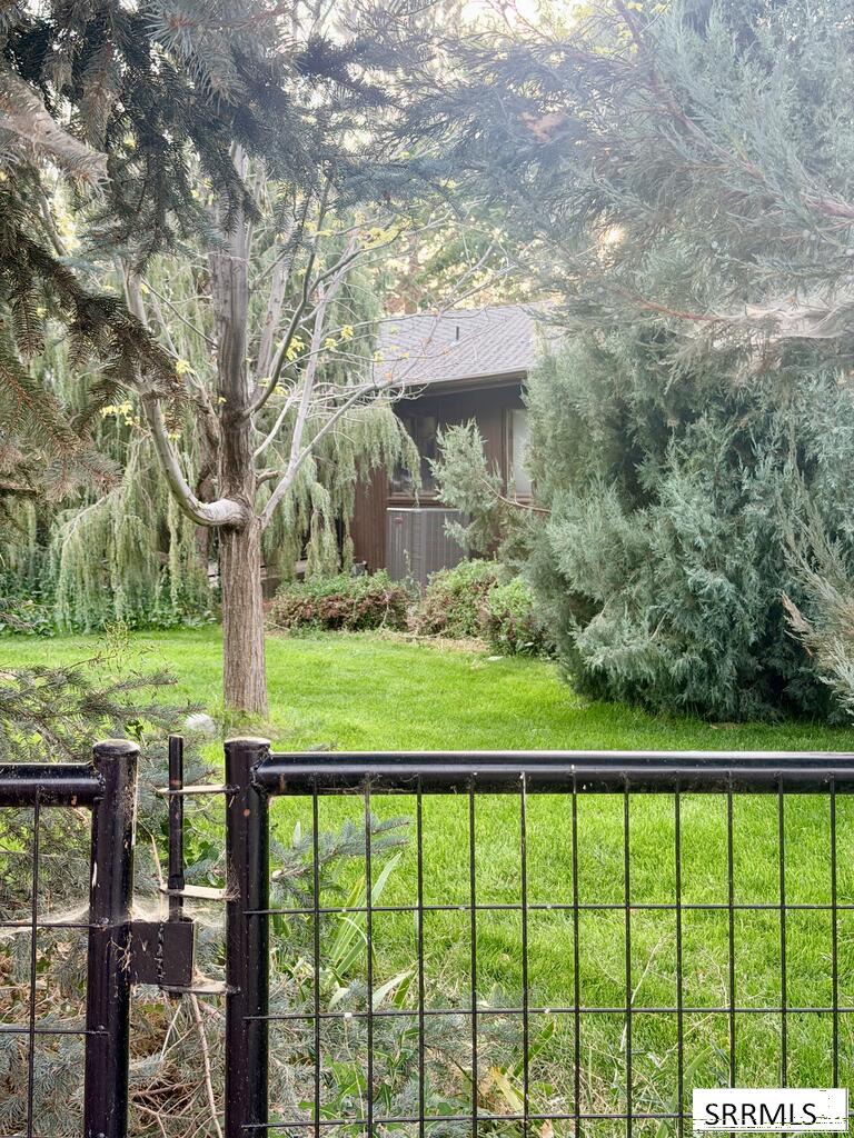 151 E 5600 N Property Photo 24