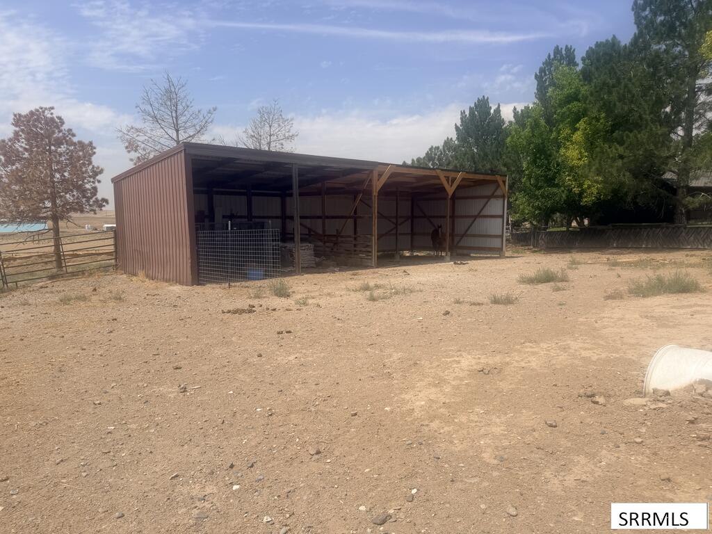 151 E 5600 N Property Photo 25