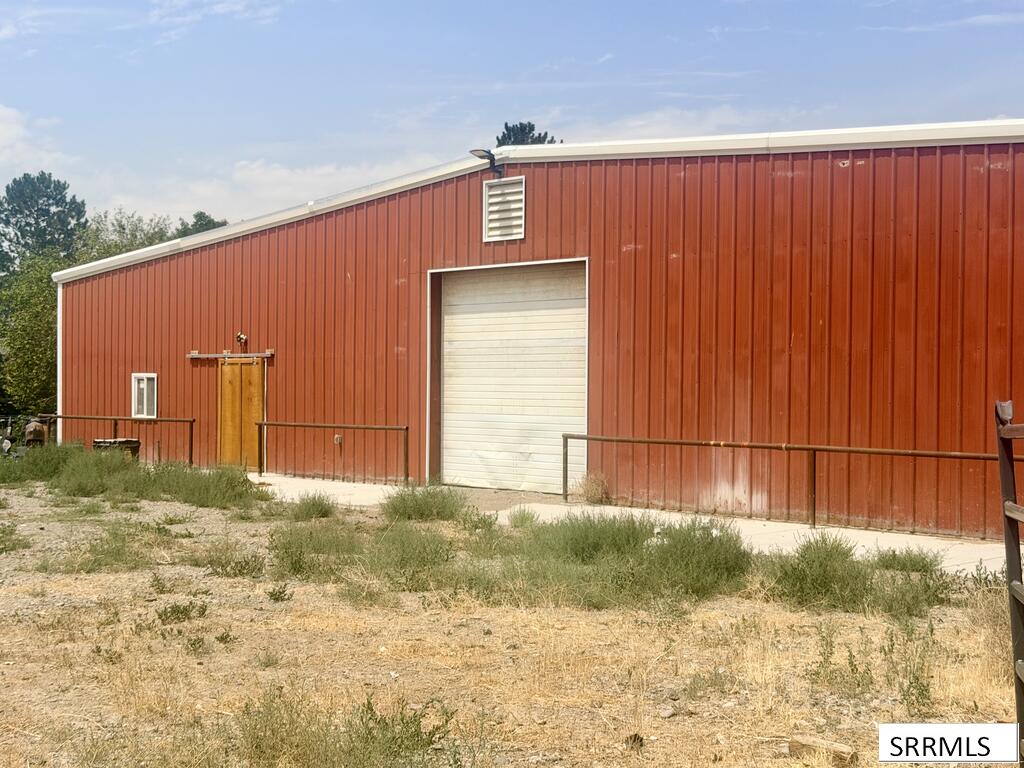 151 E 5600 N Property Photo 27