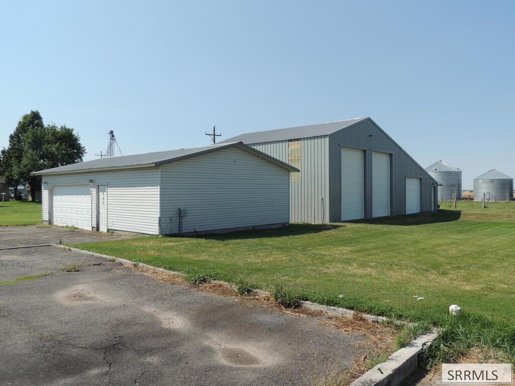 685 Main Street Property Photo 2