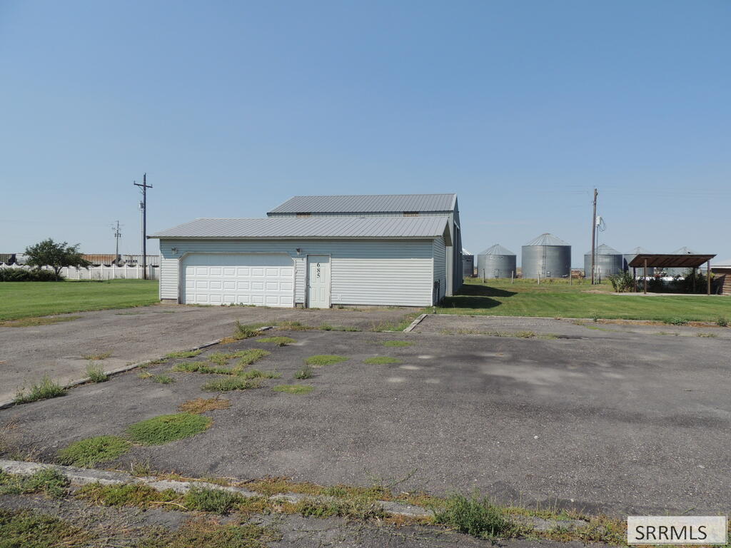 685 Main Street Property Photo 3