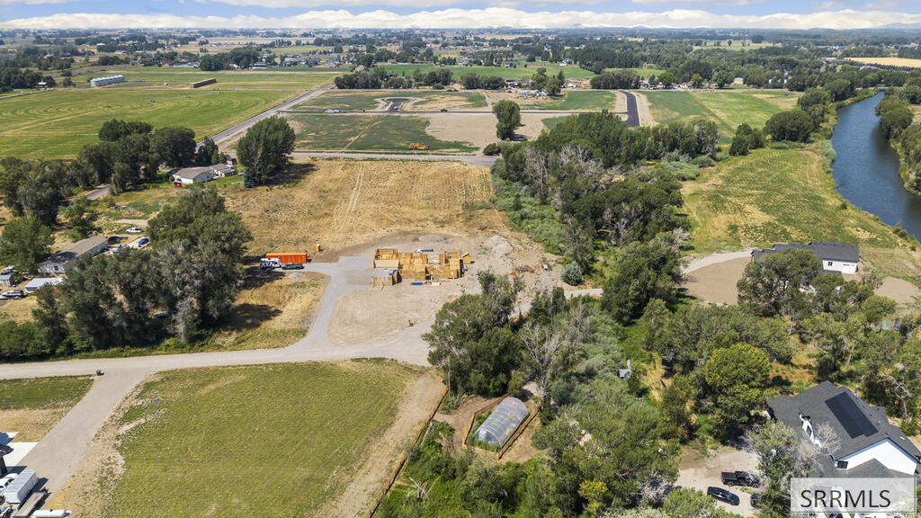 L7 B4 E 156 N Property Photo 11