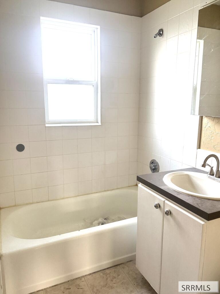 265 E 1st S Property Photo 7