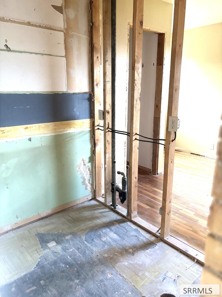 265 E 1st S Property Photo 8