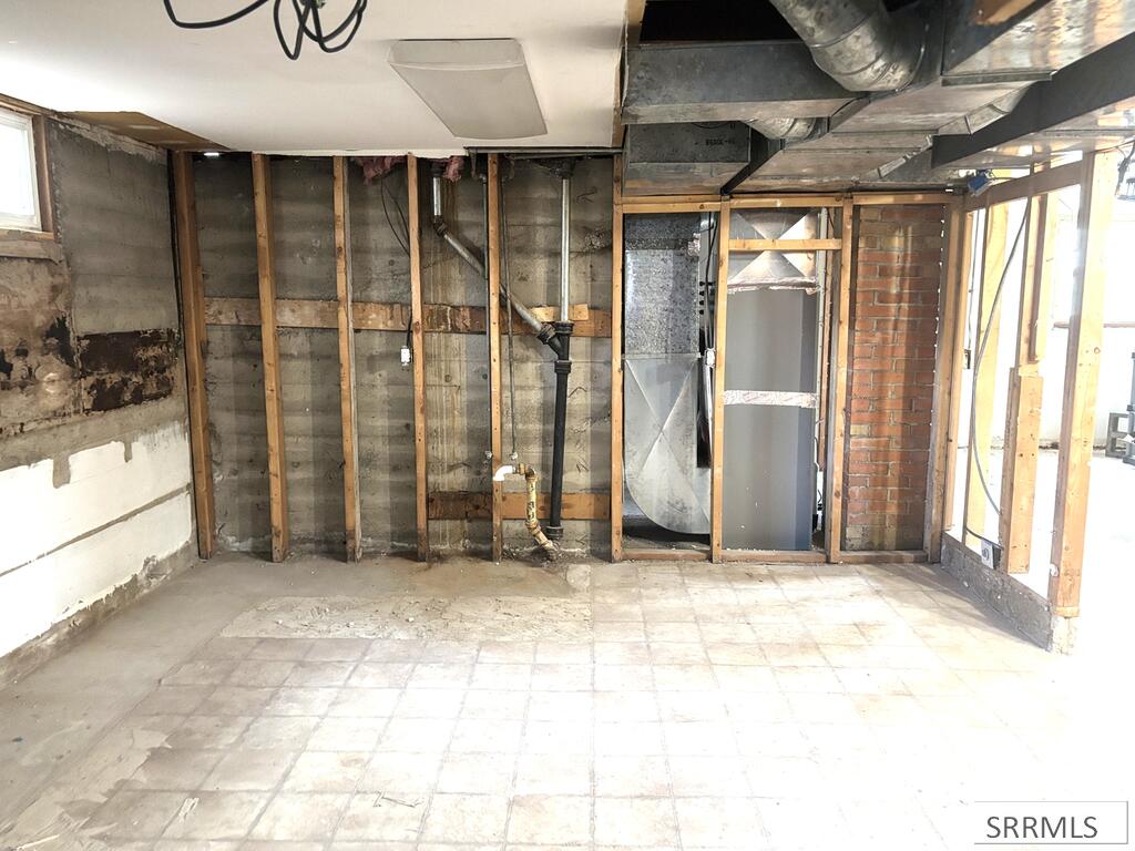265 E 1st S Property Photo 13