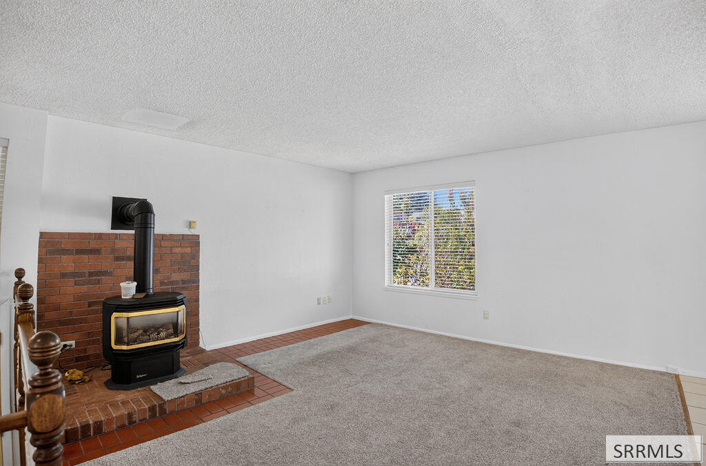 1637 Glacier Street Property Photo 6