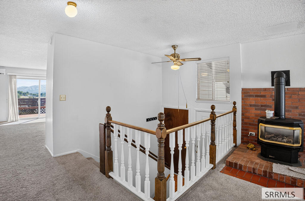 1637 Glacier Street Property Photo 7