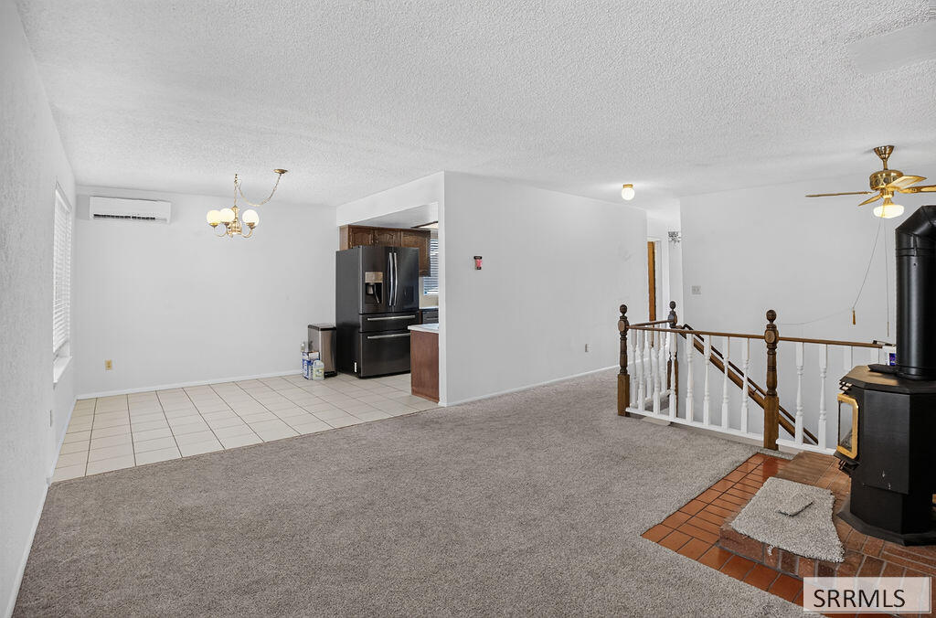 1637 Glacier Street Property Photo 9