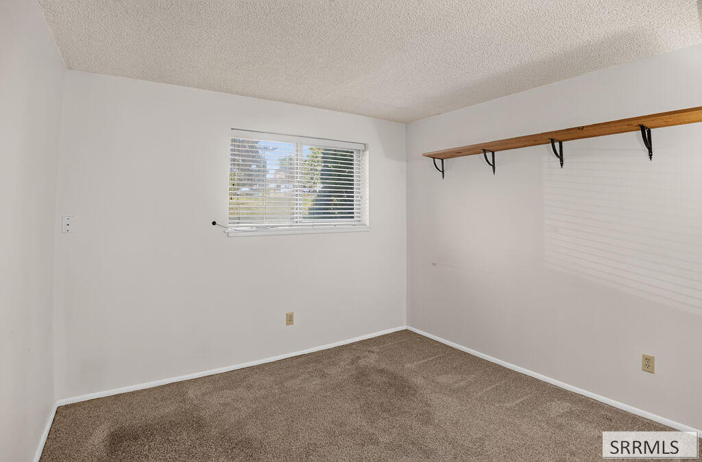 1637 Glacier Street Property Photo 29