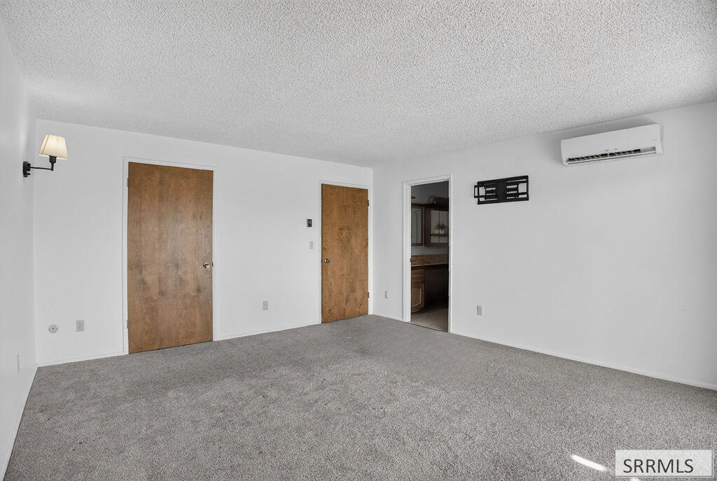 1637 Glacier Street Property Photo 37