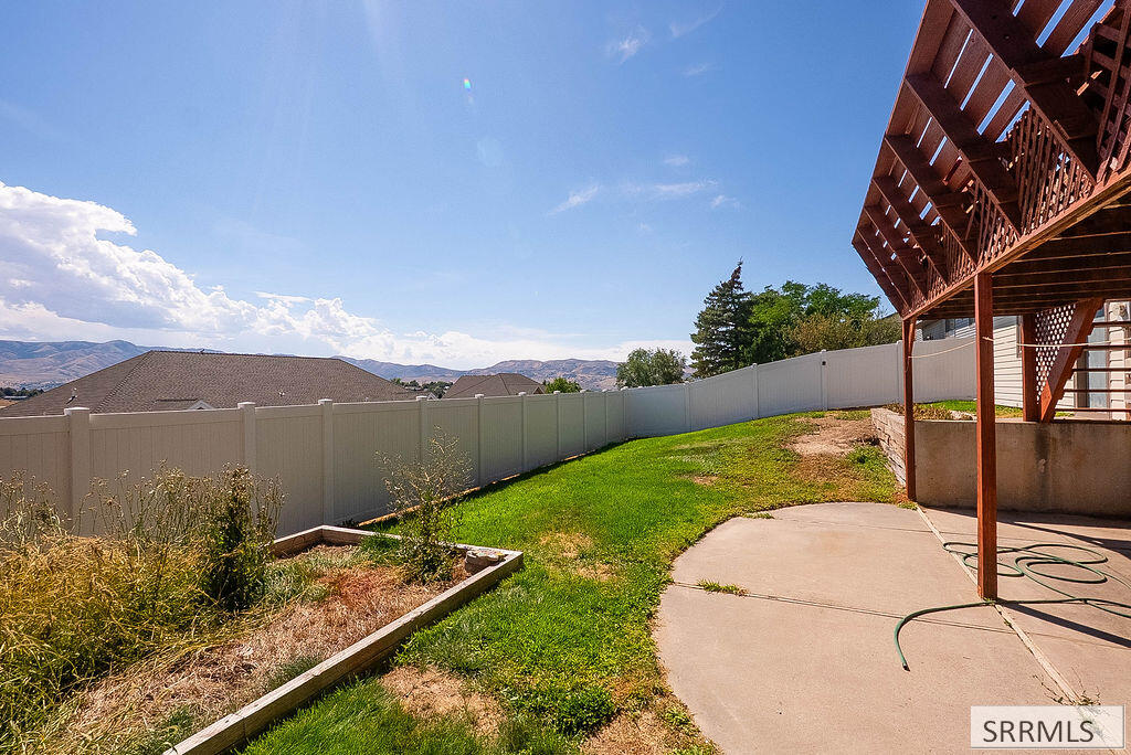1637 Glacier Street Property Photo 44