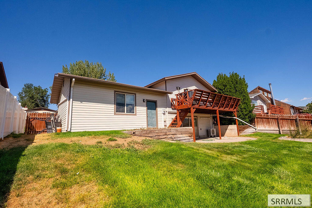 1637 Glacier Street Property Photo 45