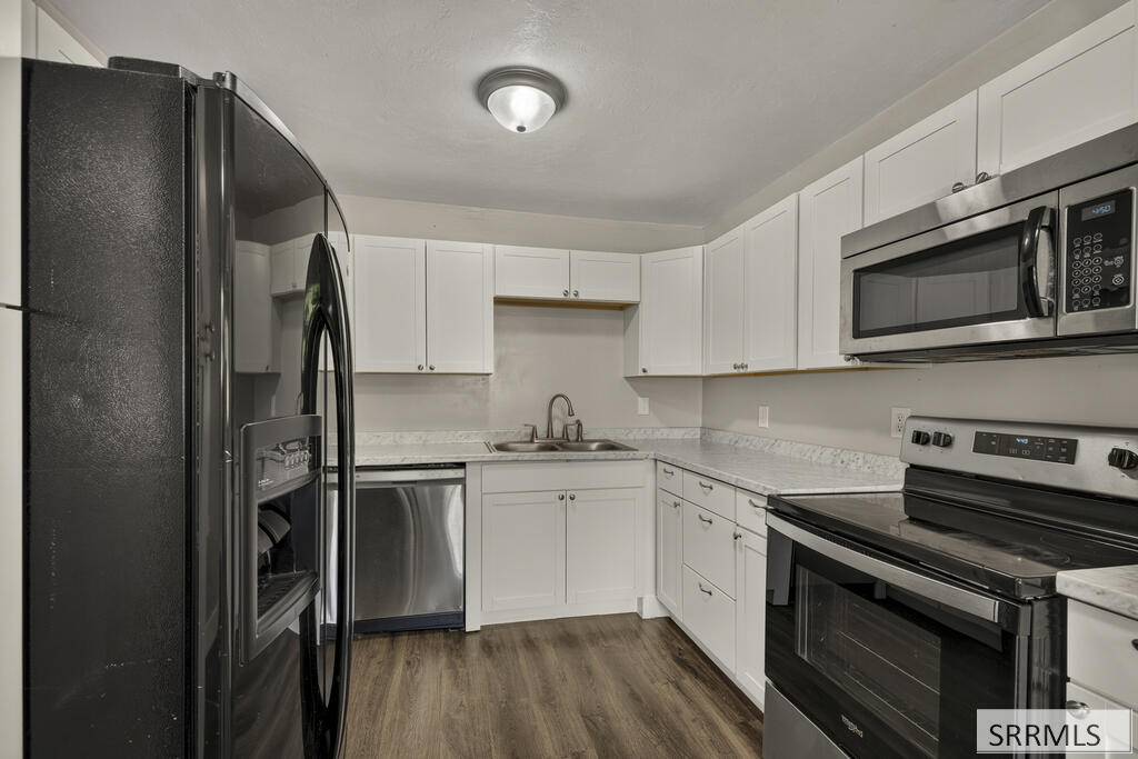 657 1st W Property Photo 12
