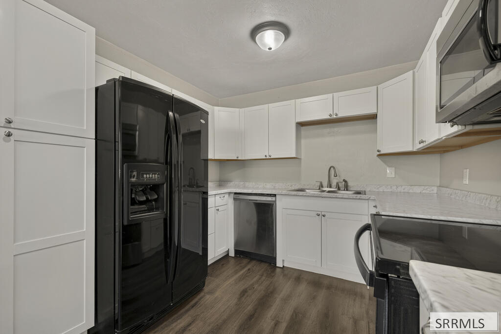 657 1st W Property Photo 13