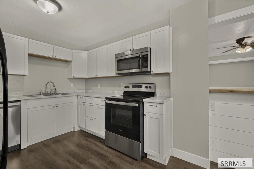 657 1st W Property Photo 15