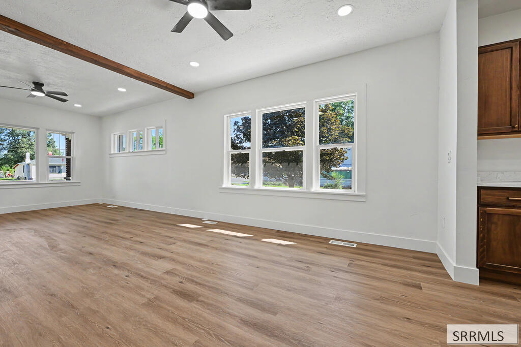 256 E Center Street Property Photo 8