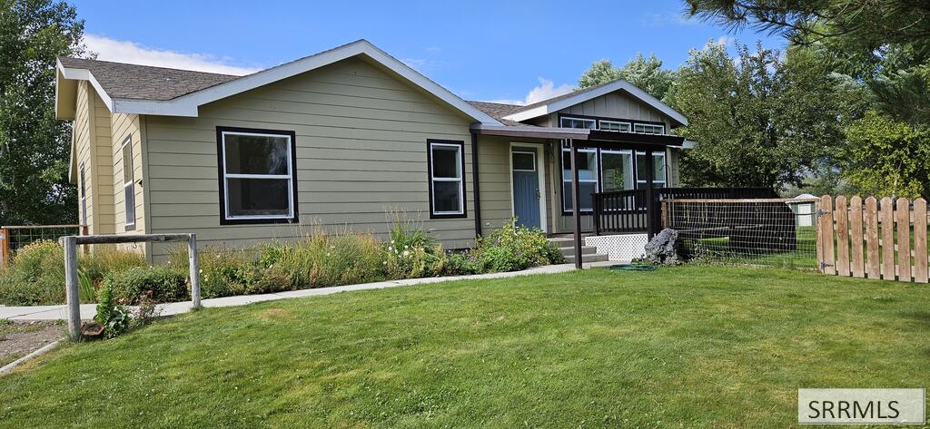 4253 Highway 93 Property Photo 1