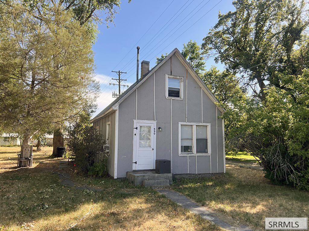 590 Wilson Avenue Property Photo 1